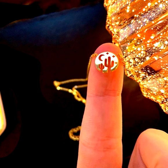 Dainty Circle Desert Necklace Gold - Picture 9 of 9